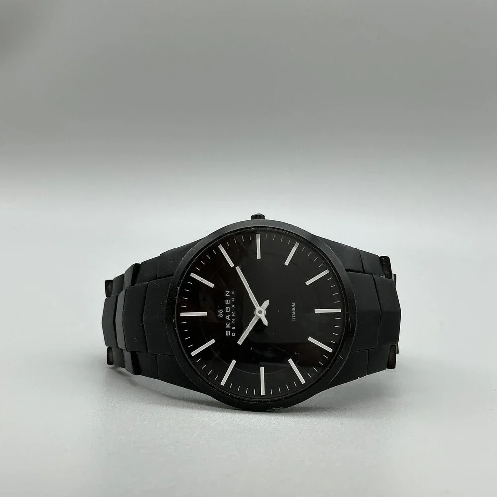 Skagen 696XLTMXB Mens Watch 38mm Black Dial Titanium Bracelet New Battery 7